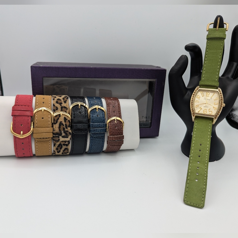 Watch with 7 interchangeable wristbands